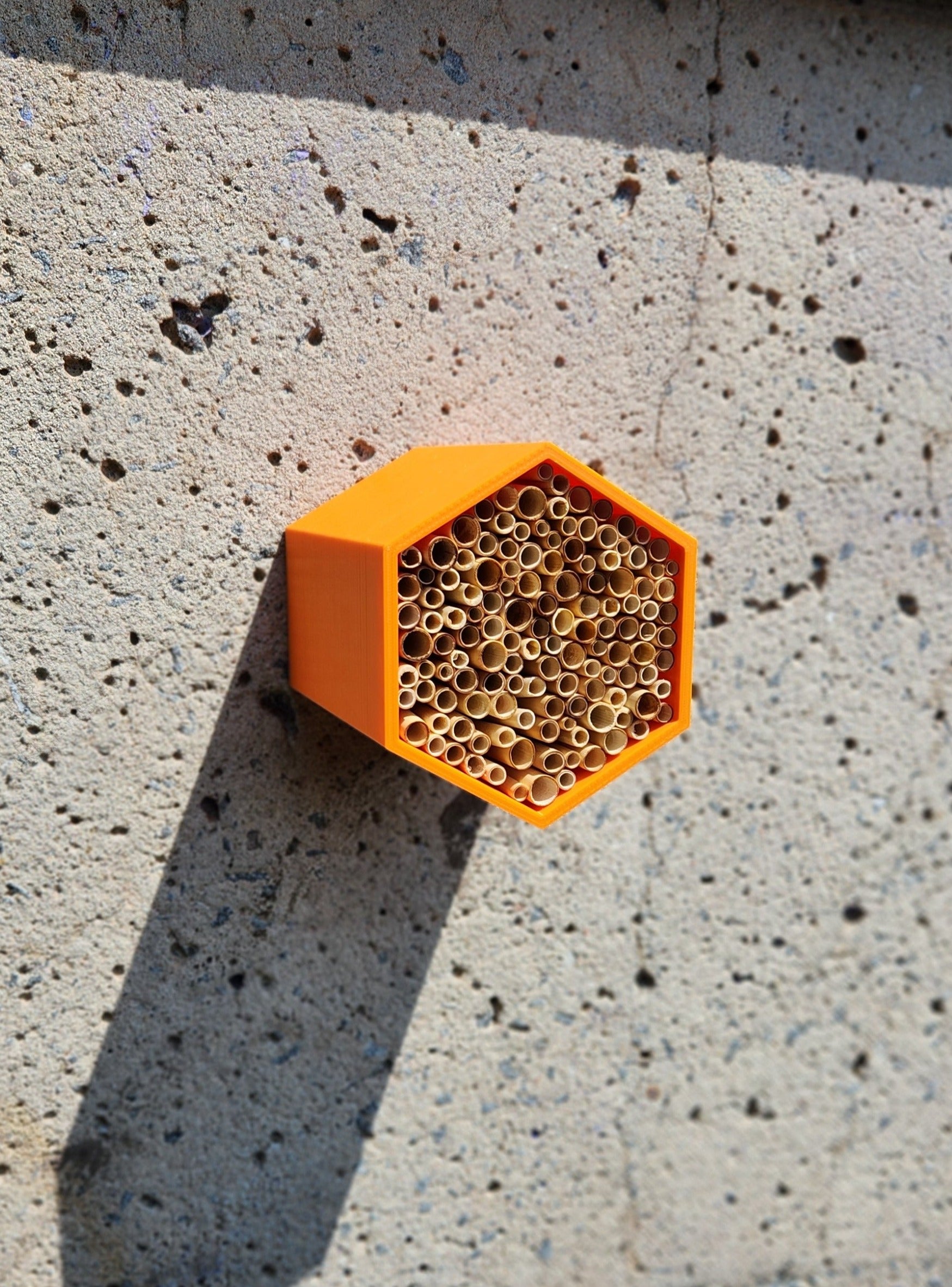 A sustainable Bee Hotel for wild Bees and beneficial Pollinators. Discover our beautiful Wild Bee Hives. Perfect for Gardeners and Bee Enthusiasts. Get the Best Bee Hives and Pollinator Houses with Hexa Evo!